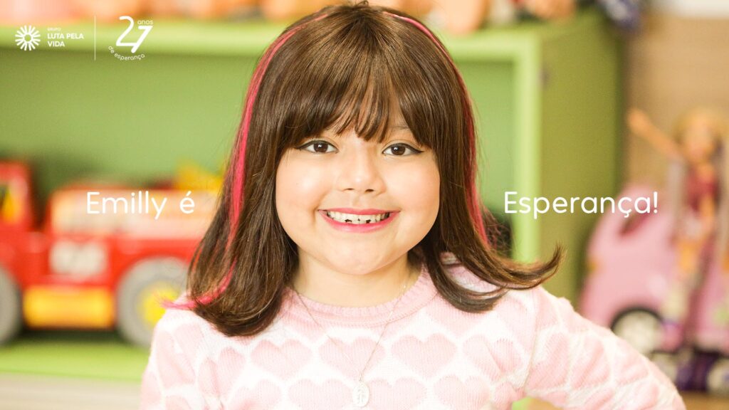 Emilly, de 7 anos, faz tratamento contra um câncer infantojuvenil no Hospital do Câncer em Uberlândia.