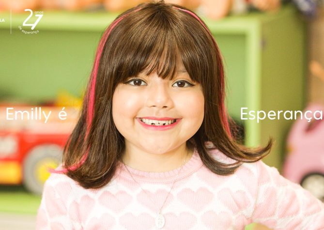 Emilly, de 7 anos, faz tratamento contra um câncer infantojuvenil no Hospital do Câncer em Uberlândia.