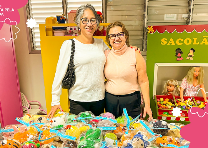 Artesãs doam bonecos de crochê para a Brinquedoteca do Hospital do Câncer em Uberlândia