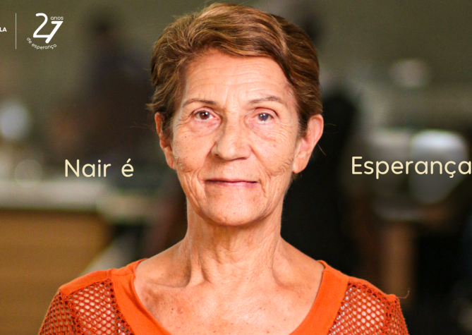 Dona Nair fez tratamento contra um câncer de mama e hoje é voluntária do Hospital do Câncer em Uberlândia.